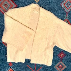 Sleeping on snow brand, perfect condition, cream color, very soft and fuzzy